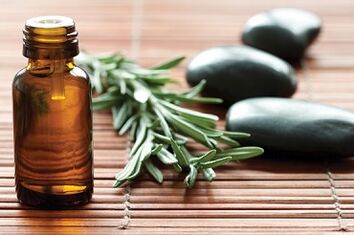 čajovníkový olej na pleseň nechtov na nohách